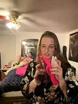 Snapshot of Mymy_Stevo_420 chatting on December 8, 12:51 am Mymy Stevo 420 online show from December 8, 12:51 am