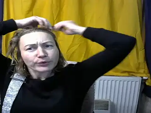 wLESLYMOSw online show from December 5, 5:50 pm