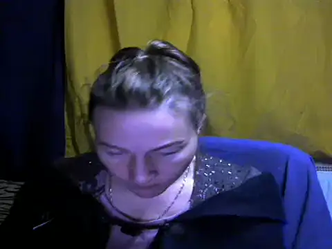 wLESLYMOSw online show from December 11, 8:47 am