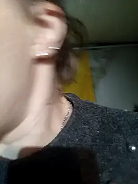 wLESLYMOSw online show from February 1, 9:54 am