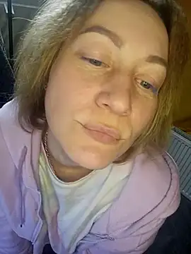 wLESLYMOSw online show from March 8, 3:56 pm