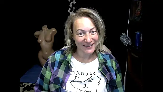 wLESLYMOSw online show from September 25, 8:40 am