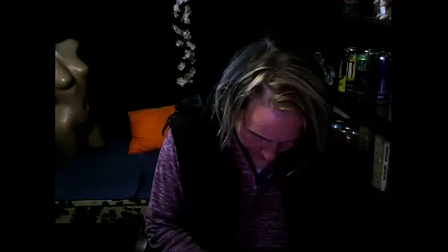 wLESLYMOSw online show from October 15, 8:47 am