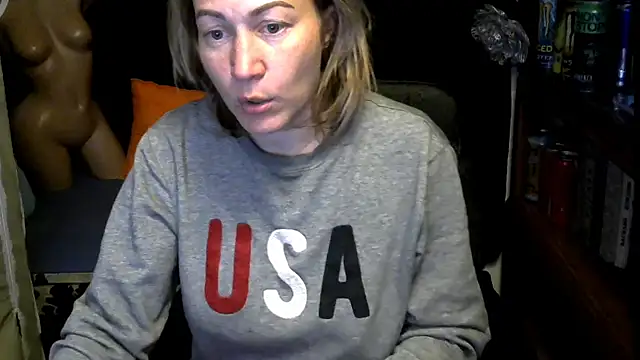 wLESLYMOSw online show from November 14, 8:24 am