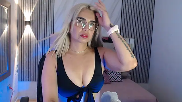 ashley  tylor online show from July 18, 6:45 pm