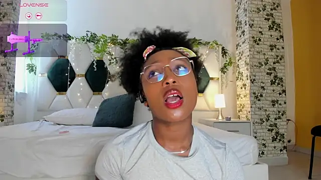 Snapshot of EmmaSanzz_ chatting on January 14, 5:34 pm EmmaSanzz online show from January 14, 5:34 pm