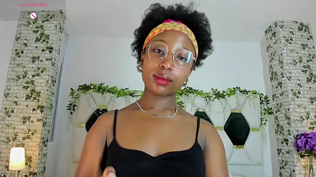 Snapshot of EmmaSanzz_ chatting on January 16, 11:37 am EmmaSanzz online show from January 16, 11:37 am
