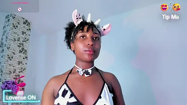Snapshot of EmmaSanzz_ chatting on January 19, 5:39 pm EmmaSanzz online show from January 19, 5:39 pm