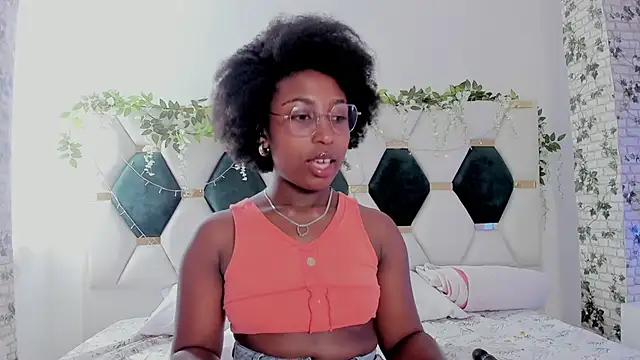Snapshot of EmmaSanzz_ chatting on January 21, 2:37 pm EmmaSanzz online show from January 21, 2:37 pm