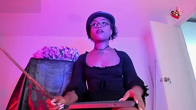 Snapshot of EmmaSanzz_ chatting on January 26, 11:28 am EmmaSanzz online show from January 26, 11:28 am