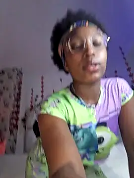 Snapshot of EmmaSanzz_ chatting on February 10, 11:46 am EmmaSanzz online show from February 10, 11:46 am
