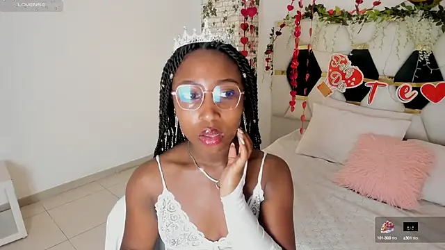 Snapshot of EmmaSanzz_ chatting on February 18, 11:44 am EmmaSanzz online show from February 18, 11:44 am