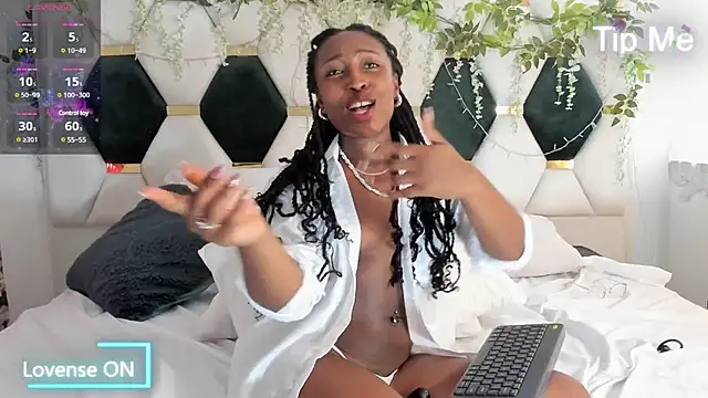 Snapshot of EmmaSanzz_ chatting on March 4, 5:34 pm EmmaSanzz online show from March 4, 5:34 pm