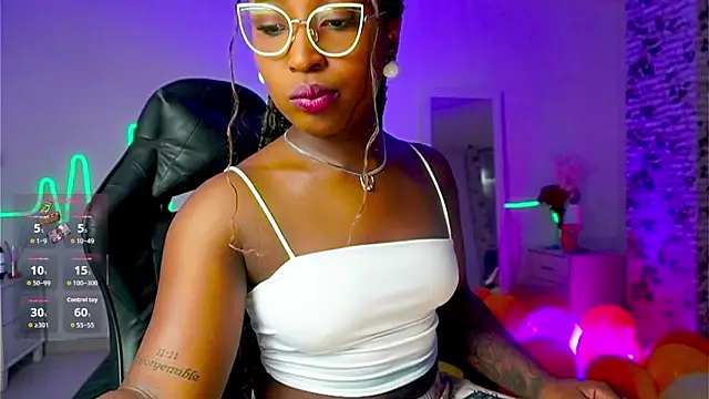 Snapshot of EmmaSanzz_ chatting on September 23, 11:35 am EmmaSanzz online show from September 23, 11:35 am