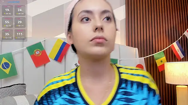 Julietasantos   online show from June 12, 6:40 pm