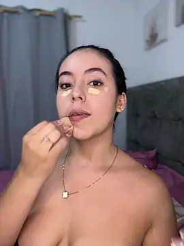 Julietasantos   online show from July 30, 8:19 pm