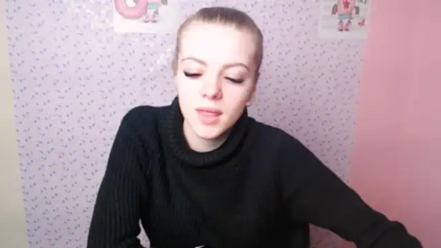 Snapshot of AliceFlirtt_ chatting on December 5, 10:01 am AliceFlirtt online show from December 5, 10:01 am