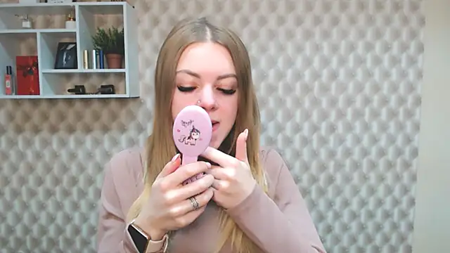 Snapshot of AliceFlirtt_ chatting on December 11, 8:36 am AliceFlirtt online show from December 11, 8:36 am