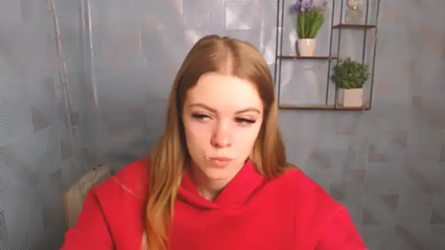 Snapshot of AliceFlirtt_ chatting on December 14, 8:13 am AliceFlirtt online show from December 14, 8:13 am