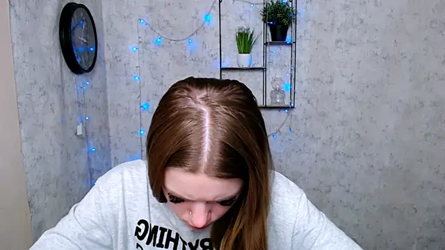 Snapshot of AliceFlirtt_ chatting on December 19, 2:35 pm AliceFlirtt online show from December 19, 2:35 pm