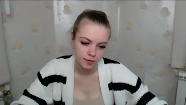 Snapshot of AliceFlirtt_ chatting on December 23, 11:14 am AliceFlirtt online show from December 23, 11:14 am