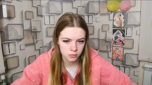 Snapshot of AliceFlirtt_ chatting on February 22, 7:56 am AliceFlirtt online show from February 22, 7:56 am