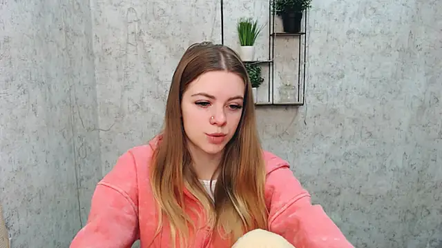 Snapshot of AliceFlirtt_ chatting on February 24, 8:27 am AliceFlirtt online show from February 24, 8:27 am