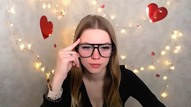 Snapshot of AliceFlirtt_ chatting on February 27, 9:43 am AliceFlirtt online show from February 27, 9:43 am
