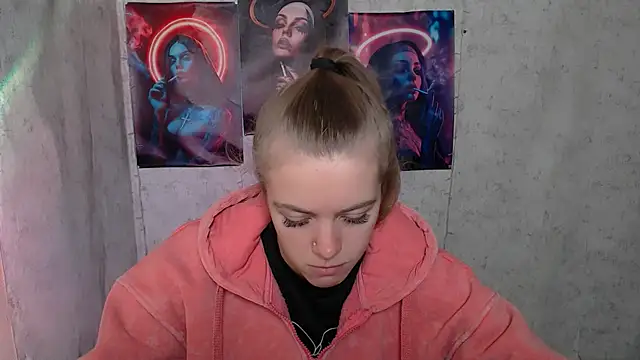 Snapshot of AliceFlirtt_ chatting on September 24, 8:17 am AliceFlirtt online show from September 24, 8:17 am