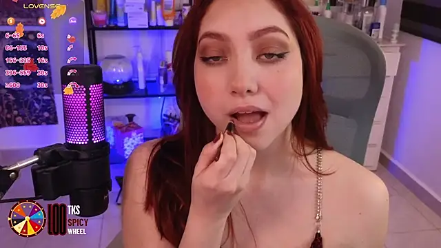 Snapshot of LilyVelvett chatting on November 22, 3:49 am LilyVelvett online show from November 22, 3:49 am