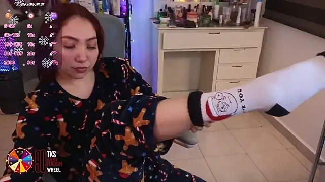 Snapshot of LilyVelvett chatting on December 16, 3:33 am LilyVelvett online show from December 16, 3:33 am