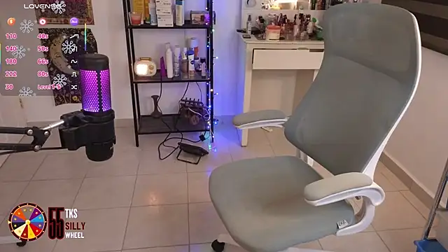 Snapshot of LilyVelvett chatting on January 13, 3:34 am LilyVelvett online show from January 13, 3:34 am