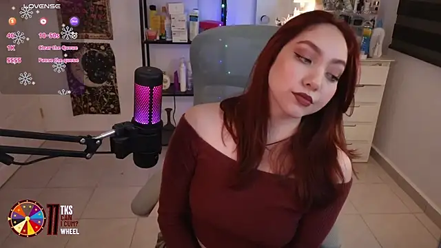 Snapshot of LilyVelvett chatting on January 16, 3:32 am LilyVelvett online show from January 16, 3:32 am