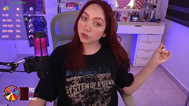 Snapshot of LilyVelvett chatting on March 10, 3:00 am LilyVelvett online show from March 10, 3:00 am