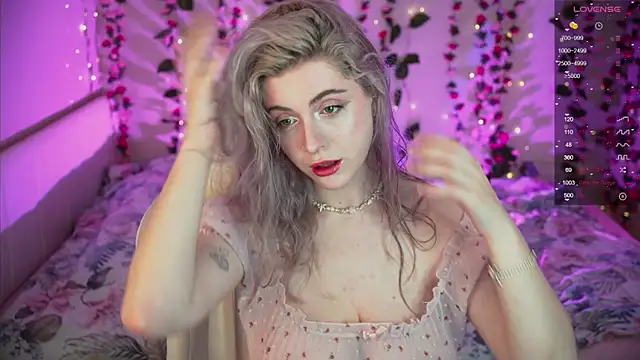 your favoritegirls online show from June 7, 7:34 am