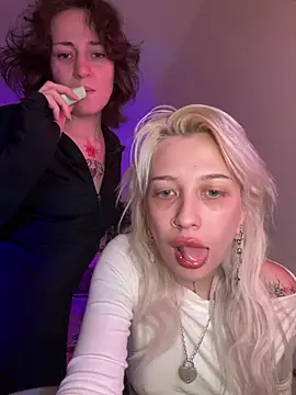 Dooubletroublee online show from May 30, 3:25 am
