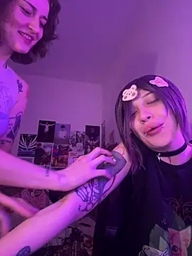 Dooubletroublee online show from June 14, 10:23 pm