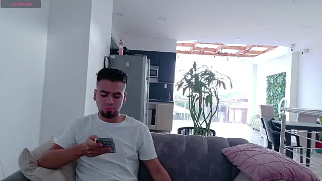 Snapshot of PittAndLunaa chatting on June 7, 12:09 pm PittAndLunaa online show from June 7, 12:09 pm