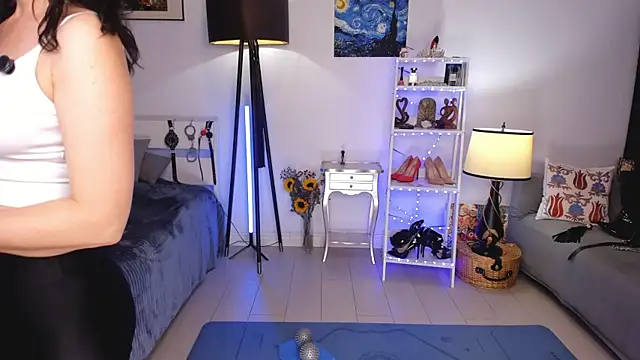 Snapshot of MissAliciaFD chatting on October 29, 10:17 am MissAliciaFD online show from October 29, 10:17 am