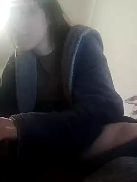 Snapshot of emeli_moon chatting on December 21, 3:14 am emeli moon online show from December 21, 3:14 am