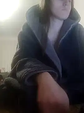 Snapshot of emeli_moon chatting on December 22, 9:42 pm emeli moon online show from December 22, 9:42 pm