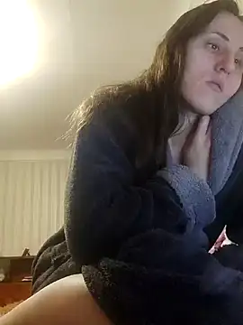 Snapshot of emeli_moon chatting on December 30, 7:32 pm emeli moon online show from December 30, 7:32 pm