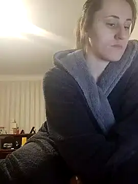 Snapshot of emeli_moon chatting on January 2, 6:56 pm emeli moon online show from January 2, 6:56 pm