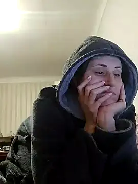 Snapshot of emeli_moon chatting on January 29, 11:35 pm emeli moon online show from January 29, 11:35 pm