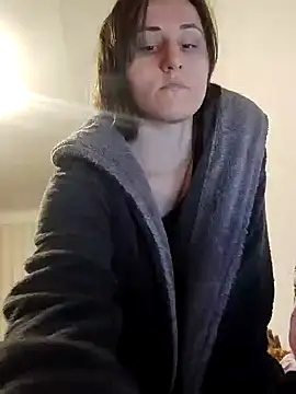 Snapshot of emeli_moon chatting on February 10, 12:41 am emeli moon online show from February 10, 12:41 am