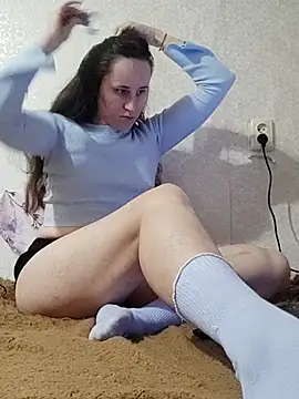 Snapshot of emeli_moon chatting on November 6, 6:20 pm emeli moon online show from November 6, 6:20 pm