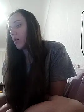 Snapshot of emeli_moon chatting on December 18, 6:36 pm emeli moon online show from December 18, 6:36 pm