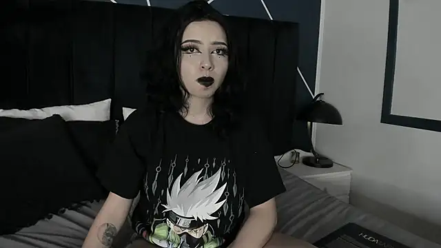 Snapshot of Adeelinee chatting on December 4, 11:13 pm Adeelinee online show from December 4, 11:13 pm