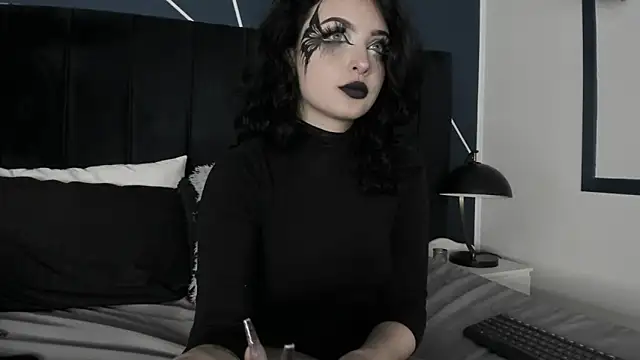 Snapshot of Adeelinee chatting on December 5, 11:40 pm Adeelinee online show from December 5, 11:40 pm