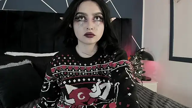 Snapshot of Adeelinee chatting on December 23, 10:55 pm Adeelinee online show from December 23, 10:55 pm